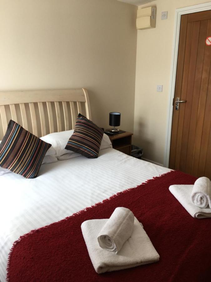 The Chequers Bed & Breakfast Royston  Eksteriør bilde