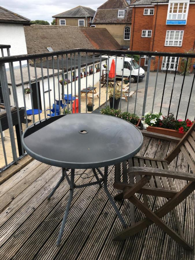 The Chequers Bed & Breakfast Royston  Eksteriør bilde