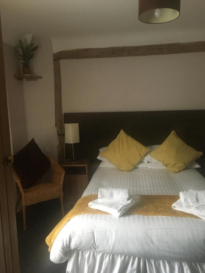 The Chequers Bed & Breakfast Royston  Eksteriør bilde