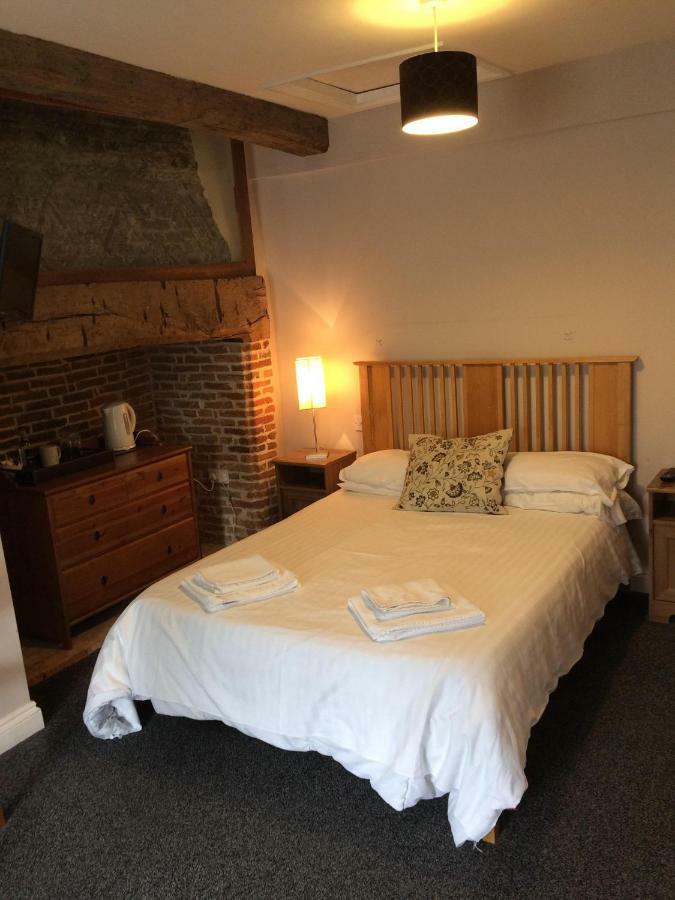 The Chequers Bed & Breakfast Royston  Eksteriør bilde